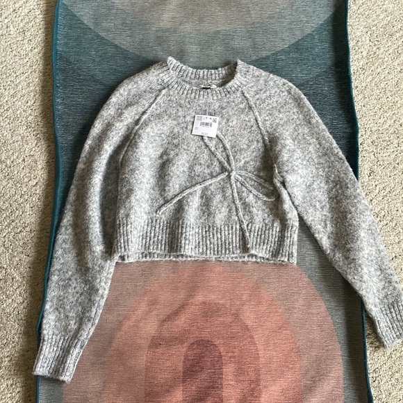 American Eagle Cozy Coquette Cropped Holiday Sweater - Picture 9 of 13